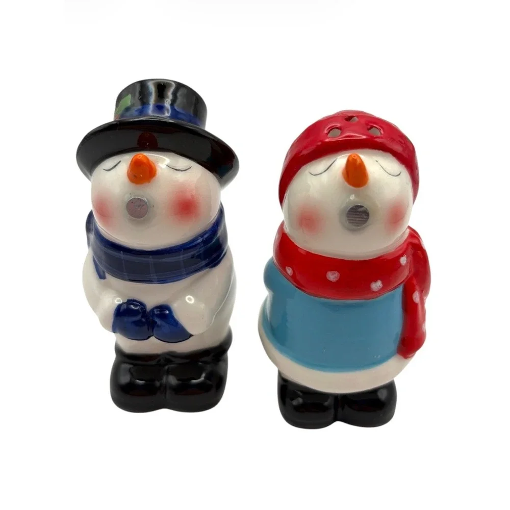 Kissing Snowmen Magnetic Salt & Pepper Shakers Ceramic Winter Christmas Holiday